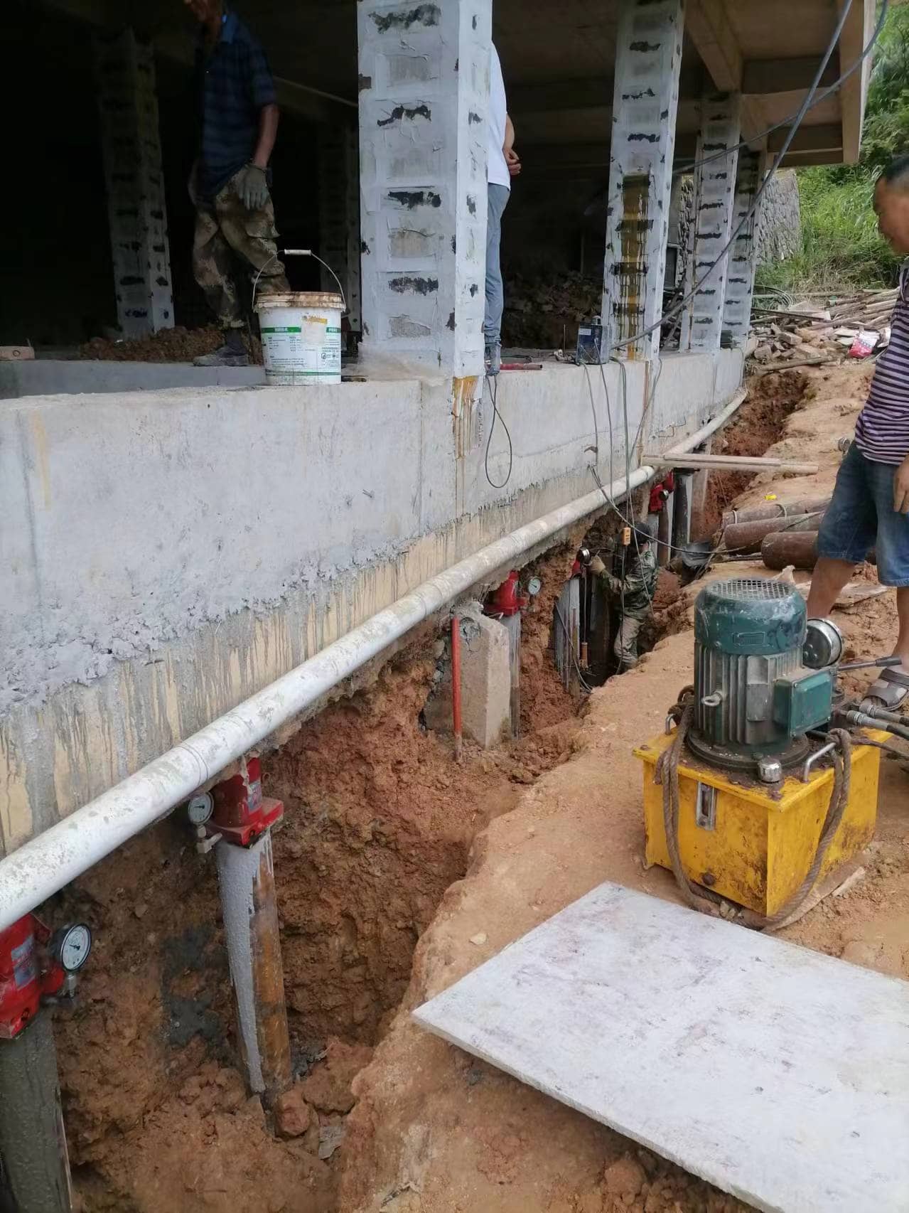 歪楼扶正房屋纠偏加固施工