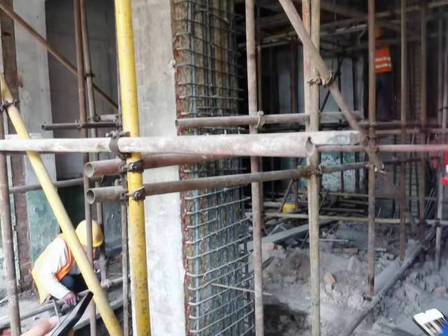 梁柱增大截面结构加固